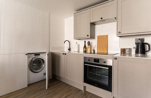 Somerton Casa | Tiny House, Stunning 1 Bed, Super King, Freestanding Bath, Parking