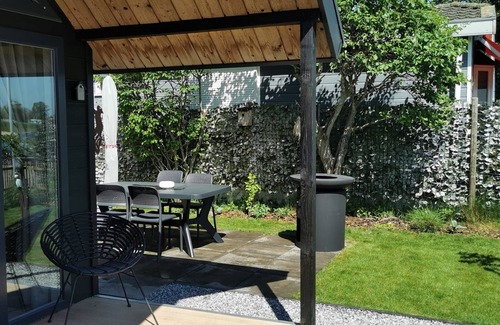 Lathum Casa | Tiny house time out at the lake and beach. Fenced garden, outdoor shower and fireplace.