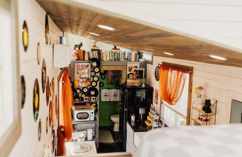Lincoln Casa | Tiny house w/ Pool on water near Beaches / turf