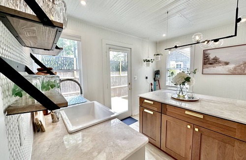 Yarmouth Port Cabaña | 🔥Tiny House★ Walk to Village & Pond beach★ Firepit★ Gas Fireplace ★ Small Pet OK