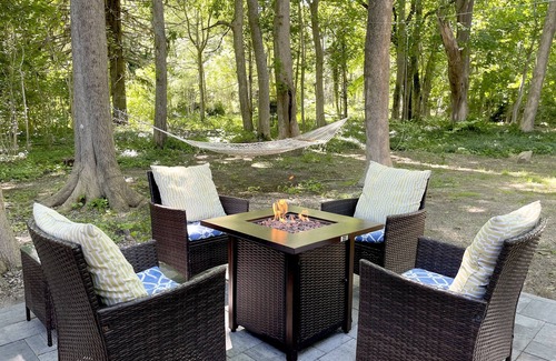 Yarmouth Port Cabaña | 🔥Tiny House★ Walk to Village & Pond beach★ Firepit★ Gas Fireplace ★ Small Pet OK