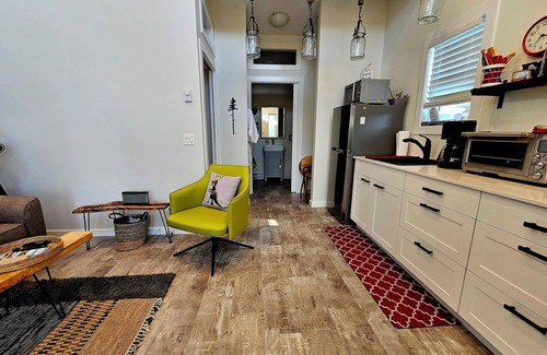 Campbell River Casa | Tiny House with HOT TUB! Perfect for a getaway! Near golf, fishing & hiking!