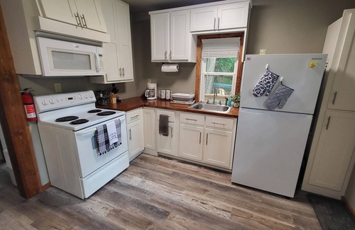 Anderson Cabaña | ❤️ Tiny House with Creek Access ❤️