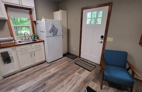 Anderson Cabaña | ❤️ Tiny House with Creek Access ❤️
