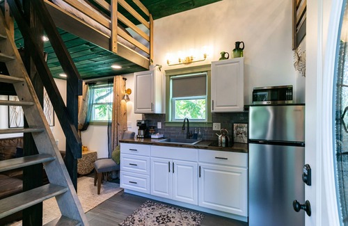 East Syracuse Casa | Tiny house with private Hot Tub