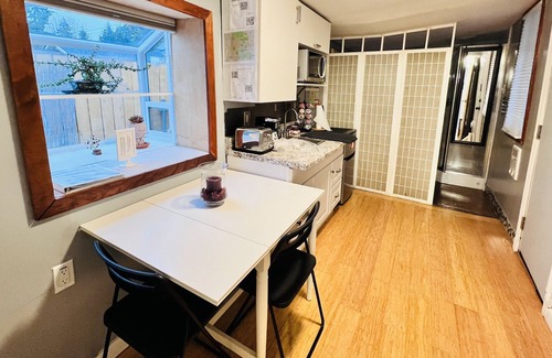 Shoreline Cabaña | Tiny House with private Hot Tub near Seattle