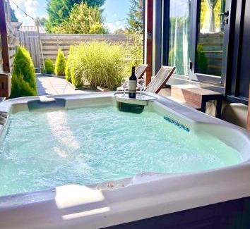 Vijfhuizen Casa | Tiny house with sauna & jacuzzi near Amsterdam
