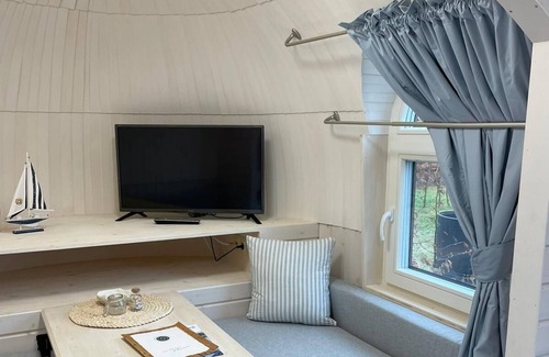 Belau Alquiler De RV | Tiny Igloo Karlsson