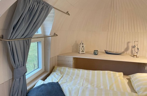 Belau Alquiler De RV | Tiny Igloo Karlsson