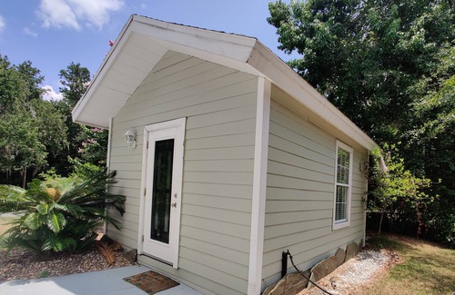 Middleburg Cabaña | Tiny Lake House Oasis