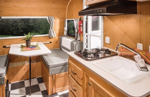 Custer Casa | Tiny Retro Camper