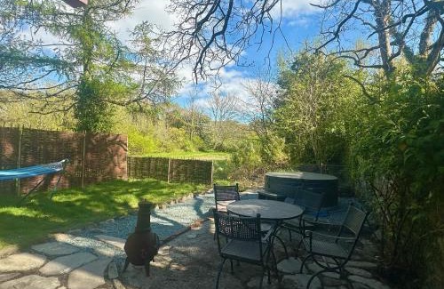 Llanbedr Casa | Tiny Romantic Retreat with Hot Tub on a Country Estate near Cardigan Bay in Eryri Snowdonia