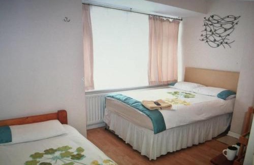 Harlington Casa | Tiny Single shared bathroom Room ssbyr
