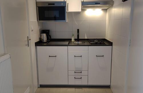 Westkapelle Apartamento | TINY STUDIO BATAVIA adults only Bed by the Sea