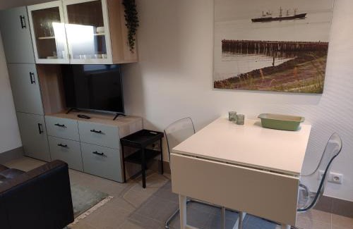 Westkapelle Apartamento | TINY STUDIO BATAVIA adults only Bed by the Sea