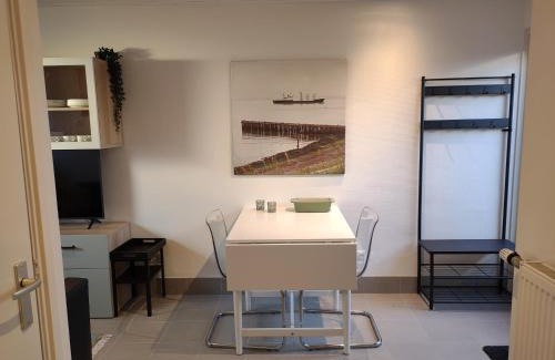 Westkapelle Apartamento | TINY STUDIO BATAVIA adults only Bed by the Sea