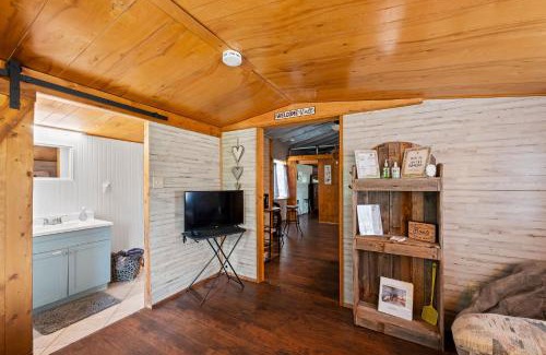 Hico Casa | Tiny Town Rustlers D D Cabin Animals Fire Pit by Vacation Your Way
