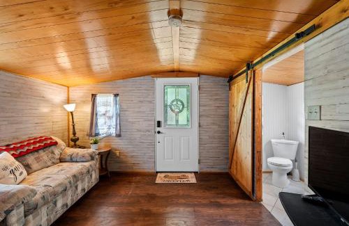 Hico Casa | Tiny Town Rustlers D D Cabin Animals Fire Pit by Vacation Your Way