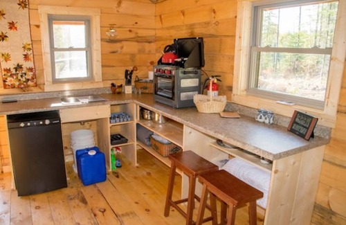 Hovland Cabina | Tiny Tuloon Off-Grid Amish crafted log cabin near the BWCA & SHT - Sled Dogs!