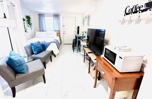 University Heights Cabaña | Tiny UF Oasis Walk to Campus