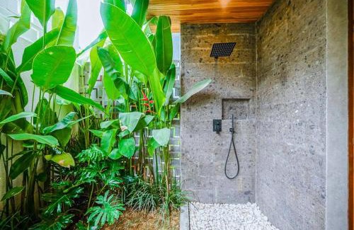 Beraban Villa | Tiny Villa Nyanyi - Stylish Villa in Serene Location 5 Mins to Beach