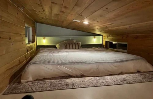 Cape Neddick Casa | Tinyhome in York, ME with hot tub + outdoor shower!