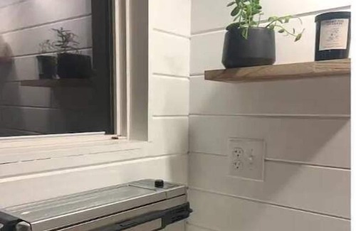 Cape Neddick Casa | Tinyhome in York, ME with hot tub + outdoor shower!