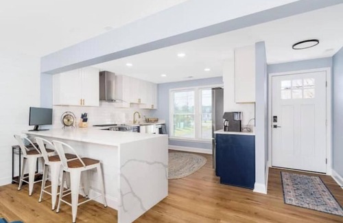 North East Casa | Tip Of The Town Fresh and New 3 Bedroom Nest