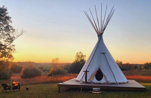 Seaman Cabina | Tipi living! Book a new extraordinary experience in Adams Co, OH