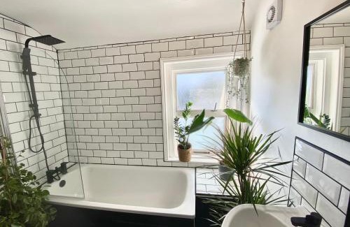 New Forest District Casa | Tipsy Cottage with fire-pit and BBQ