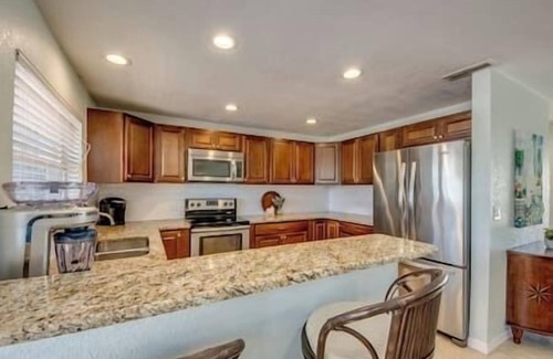 Fort Myers Casa | TIPSY TIKI - Pool, Canal, Outdoor Bar, King Bed