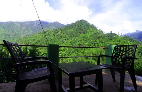 Gushaini Casa | Casa de familia TIRTHAN HILL TOP