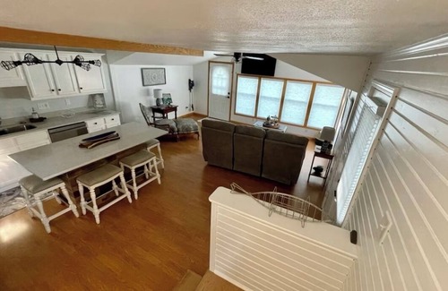 Howe Casa | 'Tis Our Cottage: Modern Lakefront clean lake quiet & relaxing Just off toll Rd