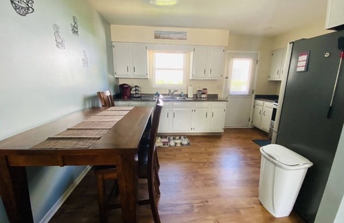 Conneaut Apartamento | Tis’ Time Hideaway. Just a few blocks from beautiful Lake Erie!