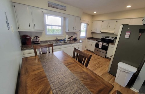 Conneaut Apartamento | Tis’ Time Hideaway. Just a few blocks from beautiful Lake Erie!