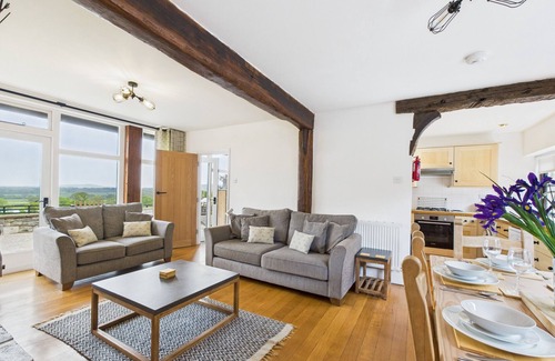 Ryde Cabaña | Tithe Barn a Stunning family home with panoramic views