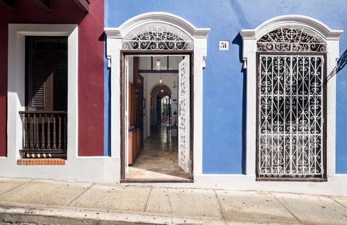 Old San Juan Chalet De Esquí | Tizol Historic Building: 8BR in Old San Juan