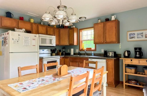 Miami Park Casa | TLC By The Lake | Peaceful Nature Cottage | Private Beach Access | Pet-friendly