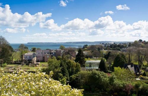 Torquay City Centre Hotel | TLH Toorak Hotel - TLH Leisure, Entertainment and Spa Resort