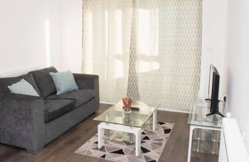 West Thurrock Apartamento | TMS Beautiful 2BR Apartment! Ensuite! Lakeside