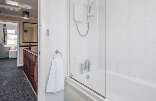 Tilbury Casa | TMS Spacious 3-Bed House! Tilbury! Free parking!