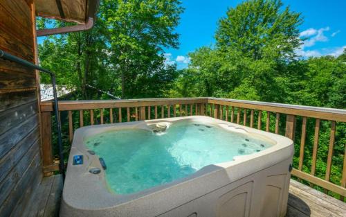 Gatlinburg - Pigeon Forge Villa | TN Bear Den