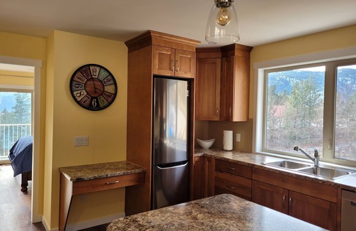 Central Okanagan Cabaña | New construction Coach house with breathtaking views of the Okanagan Lake