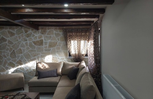 Diava Casa | TO SPITI TOU PALIKARA
