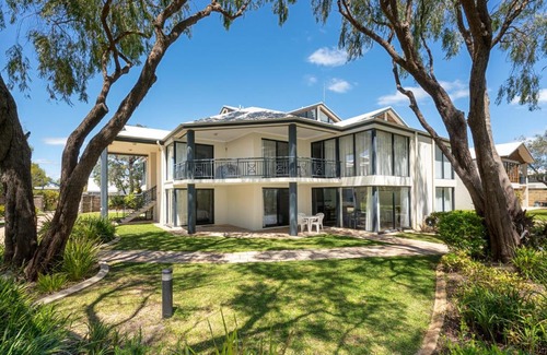 Broadwater Casa | To the Beach - Unit 2 Cape View Resort
