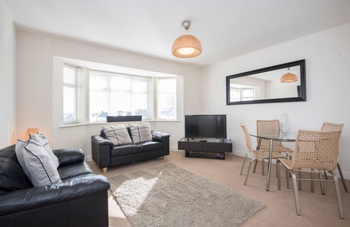 Durham Apartamento | Nuevo patio de Durham: perfecto para las personas que visitan / trabajan en el área