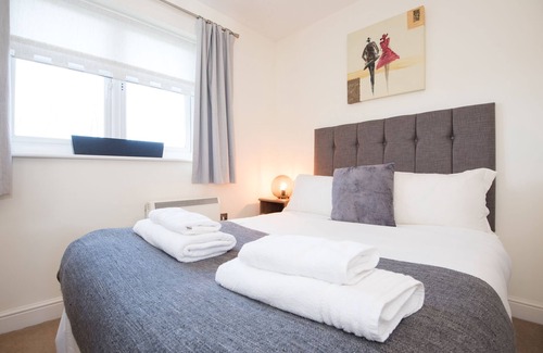 Durham Apartamento | Nuevo patio de Durham: perfecto para las personas que visitan / trabajan en el área