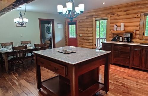 Northern Bruce Peninsula Cabaña | Tobermory Peaceful Private Entire Log Cottage Spacious Fully Equipped