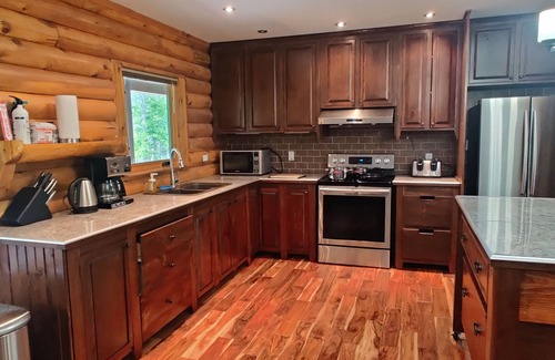 Northern Bruce Peninsula Cabaña | Tobermory Peaceful Private Entire Log Cottage Spacious Fully Equipped