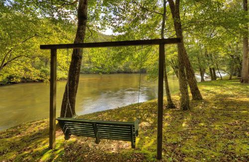 Mineral Bluff Casa | Toccoa River Escape - Cuddleup